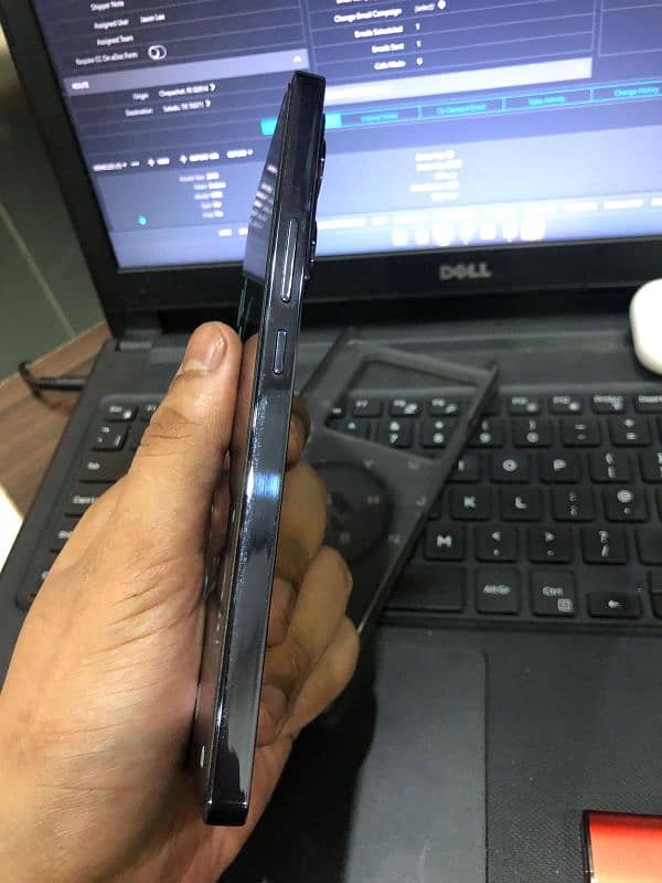 Urgent sale Infinix note 40 with wireless charger 3