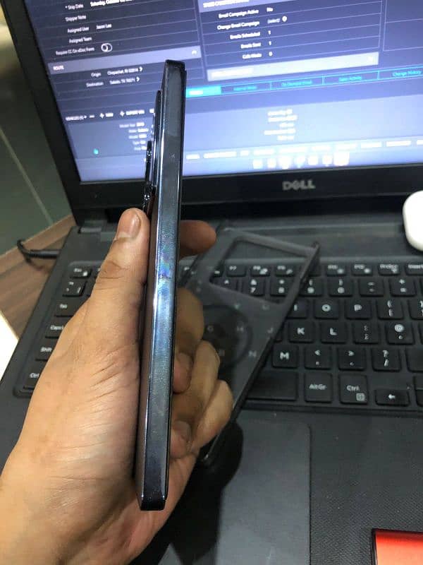 Urgent sale Infinix note 40 with wireless charger 8