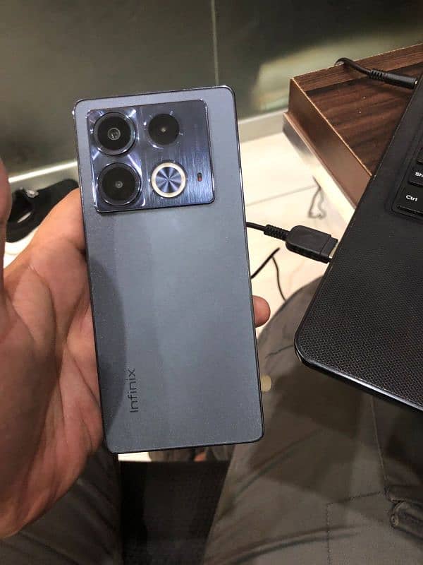 Urgent sale Infinix note 40 with wireless charger 10