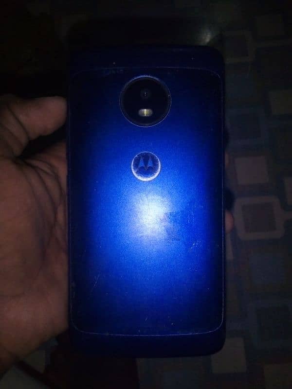 moto E5 0