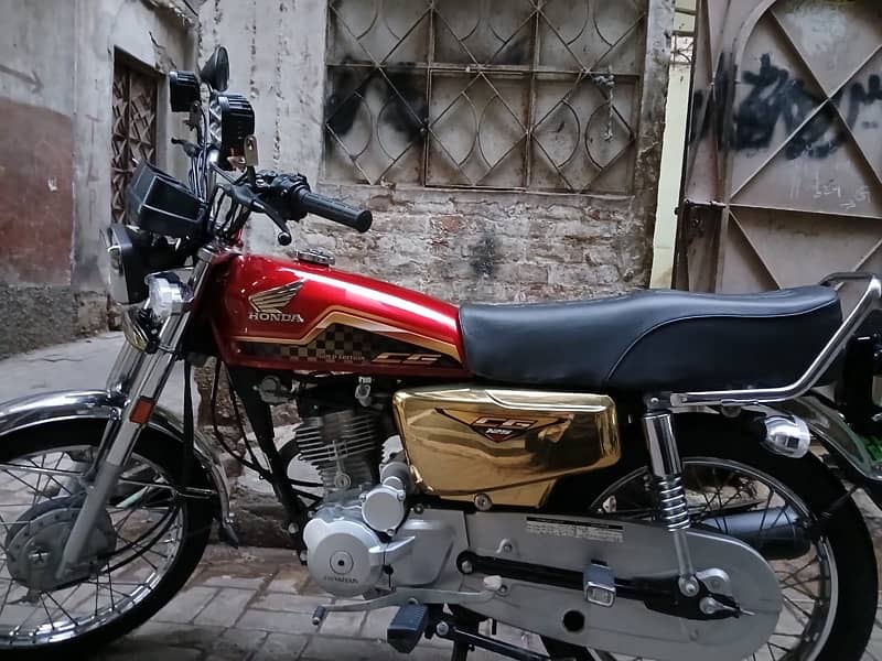 Honda CG 125 self start Special Edition gold red 2024 5