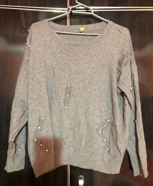 women grey sweater 0