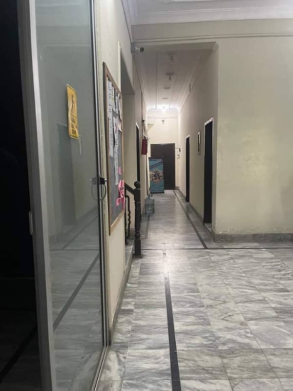 01 KANAL LOWER PORTION FOR RENT IN JOHAR TOWN LAHORE. . 14