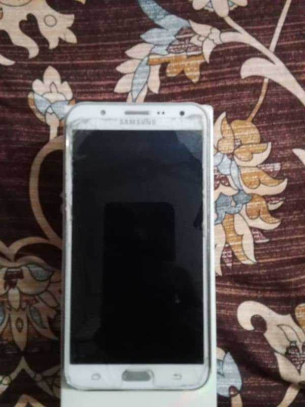 Samsung Galaxy j7 2