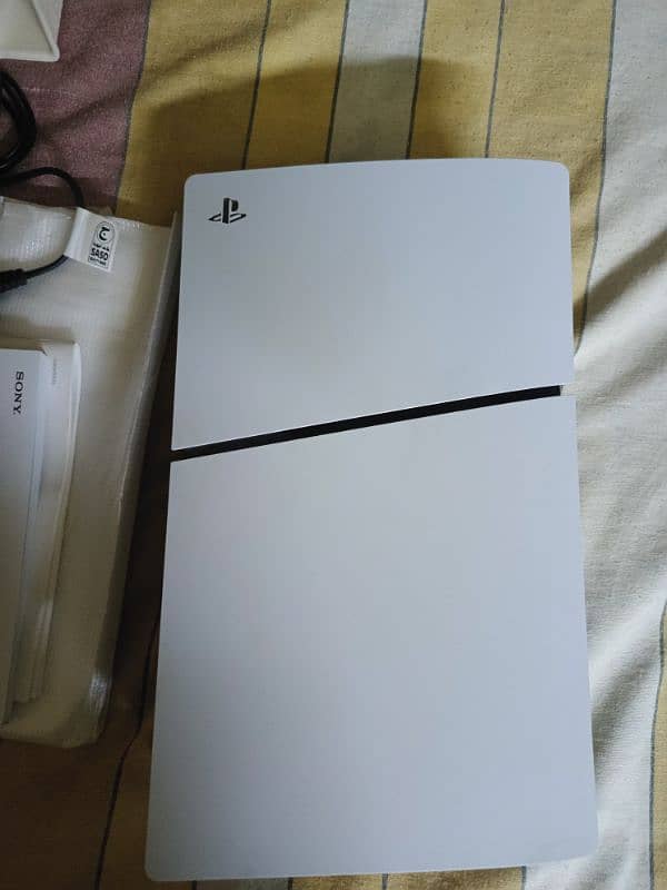 Ps5 slim UK model brand new condition three month used 5