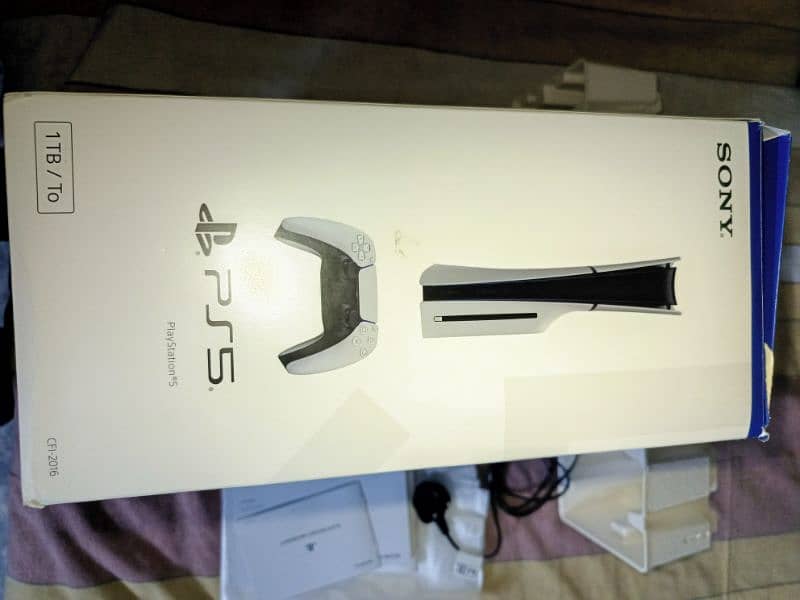 Ps5 slim UK model brand new condition three month used 7