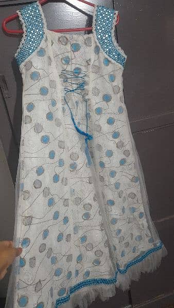 white and sky blue maxi 11 se 12 sal ki bachi 1