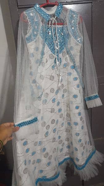 white and sky blue maxi 11 se 12 sal ki bachi 3