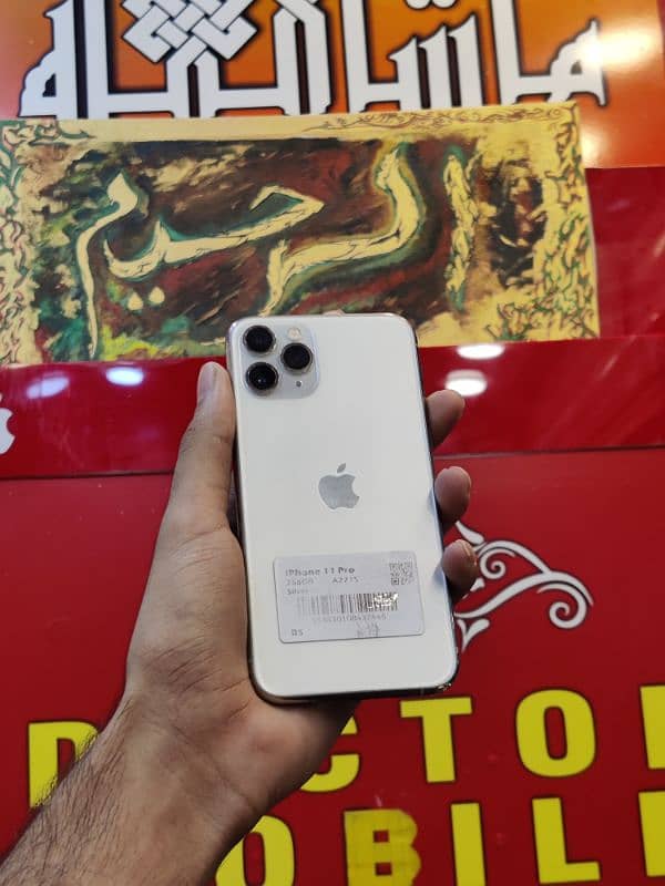 Iphone 11 pro Pta Approved 256 silver 10]10 waterpack 1