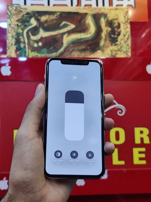 Iphone 11 pro Pta Approved 256 silver 10]10 waterpack 4