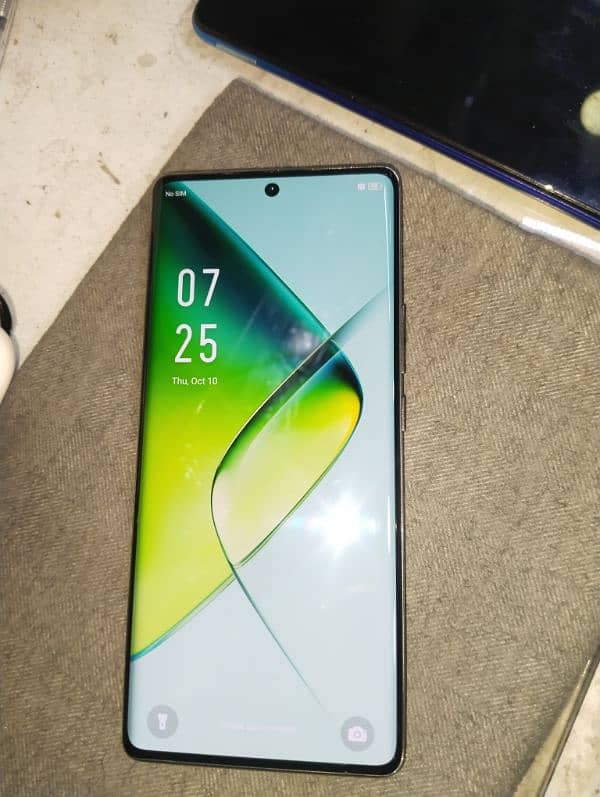 infinix note 40 pro 8gb ram 256 gb memory. 2