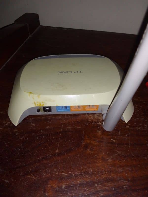 TP-LINK single antenna router 1