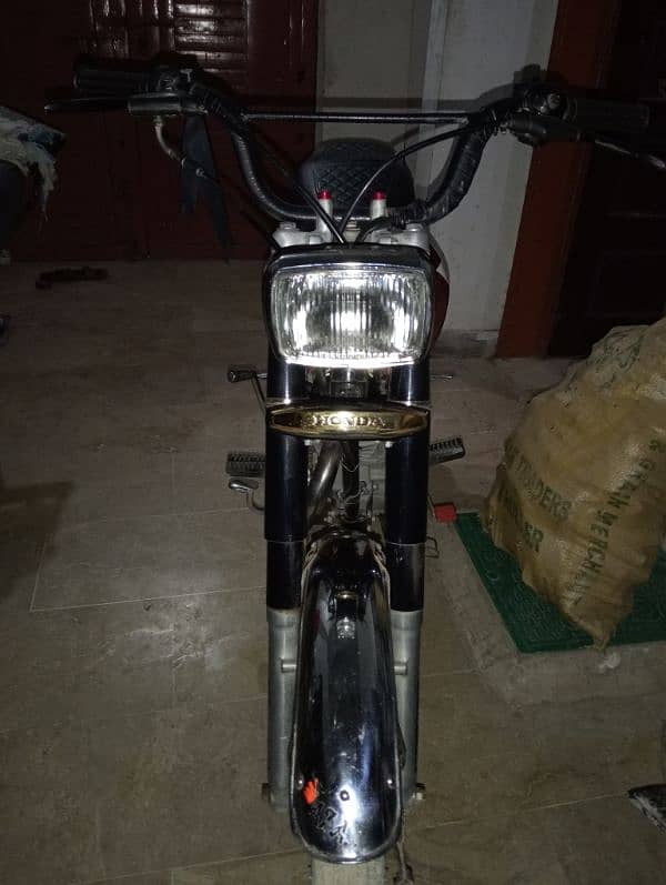 Cg 125 92 ka model h Sara Saman Honda atlas ka lga hua h 3