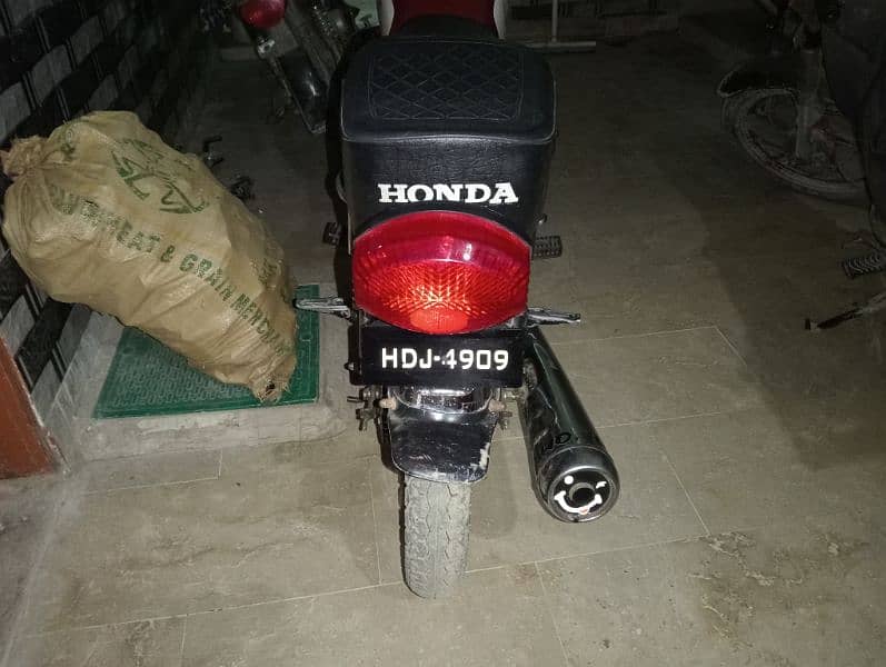 Cg 125 92 ka model h Sara Saman Honda atlas ka lga hua h 4