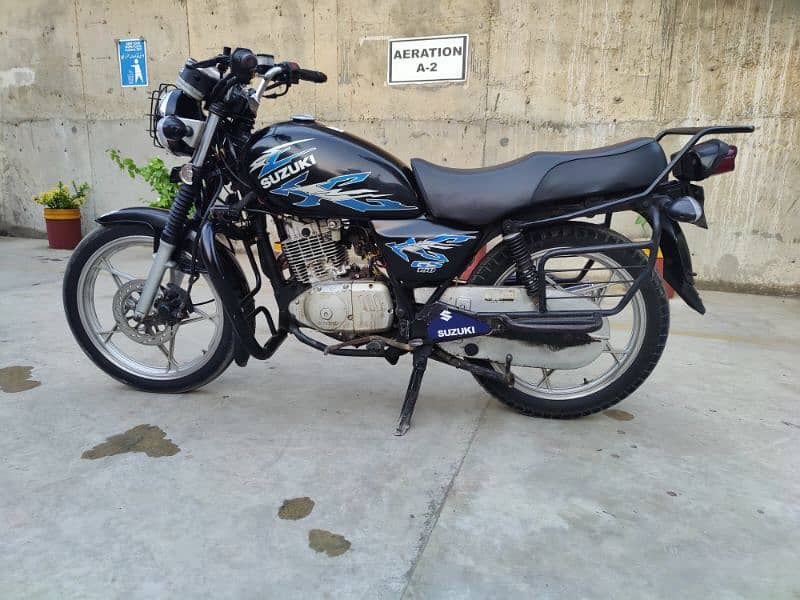 Suzuki GS 150 SE 7