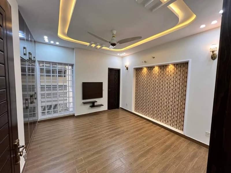 10 Marla Luxury Non Furnished Upper Portion For Rent In Bahria Town Lahore 4