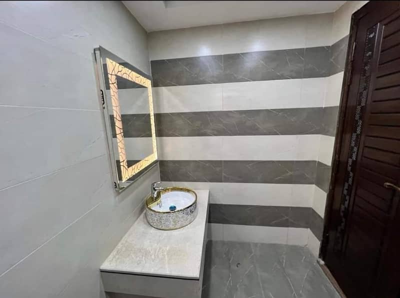 10 Marla Luxury Non Furnished Upper Portion For Rent In Bahria Town Lahore 12