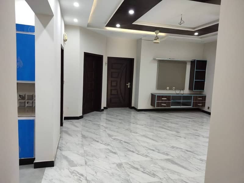 10 Marla Luxury Non Furnished House For Rent in Bahria Town Lahore 6