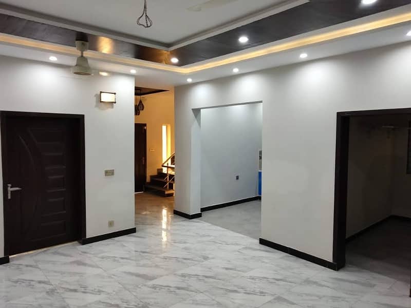 10 Marla Luxury Non Furnished House For Rent in Bahria Town Lahore 7