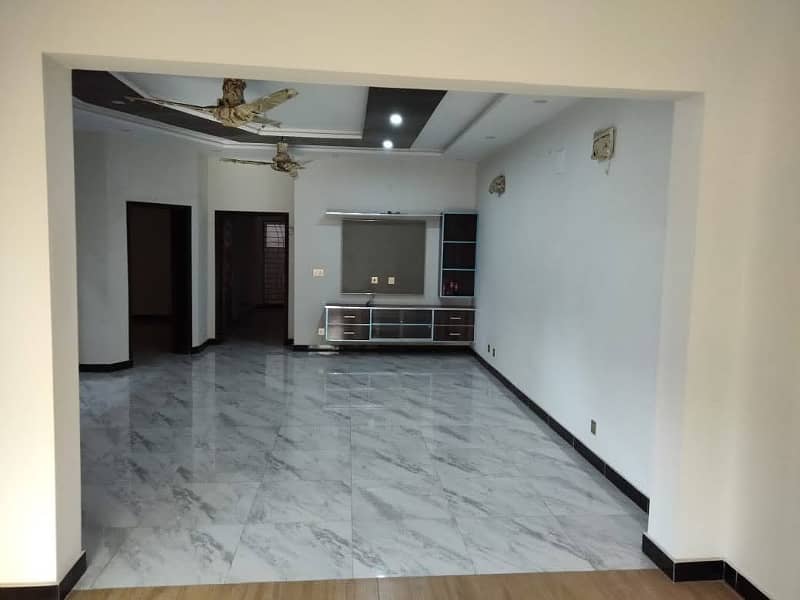 10 Marla Luxury Non Furnished House For Rent in Bahria Town Lahore 8