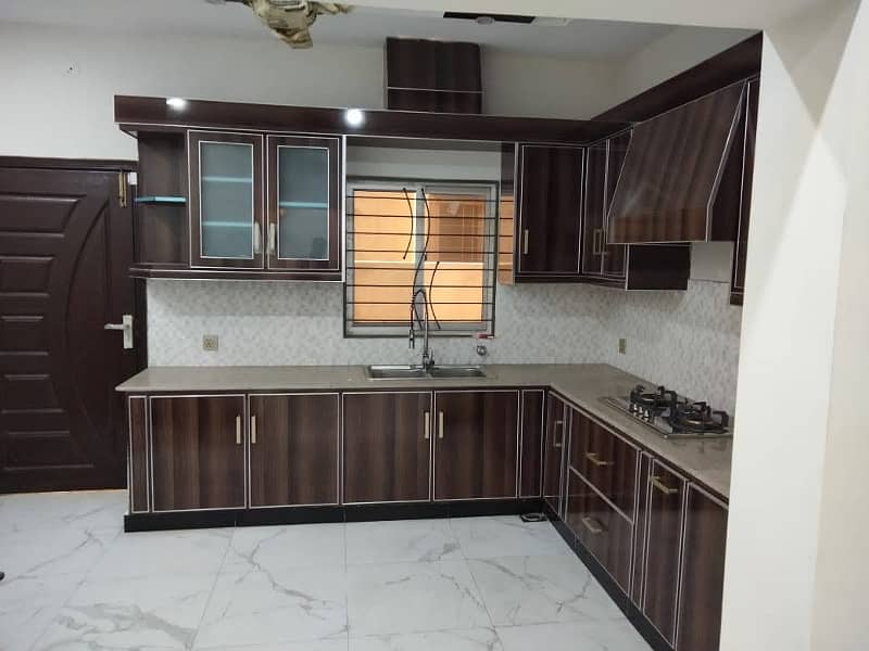 10 Marla Luxury Non Furnished House For Rent in Bahria Town Lahore 20