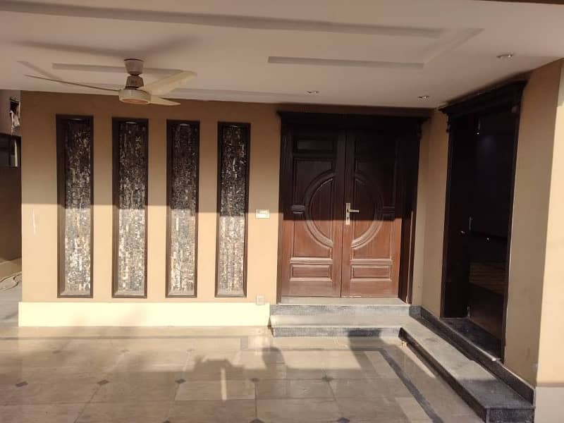 10 Marla Luxury Non Furnished House For Rent in Bahria Town Lahore 4