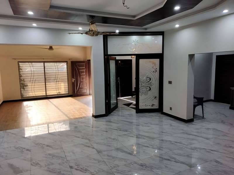 10 Marla Luxury Non Furnished House For Rent in Bahria Town Lahore 13