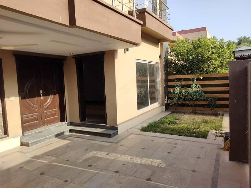 10 Marla Luxury Non Furnished House For Rent in Bahria Town Lahore 2