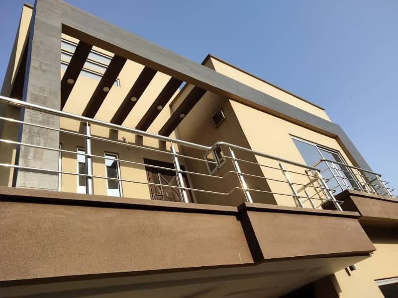 10 Marla Luxury Non Furnished House For Rent in Bahria Town Lahore 1