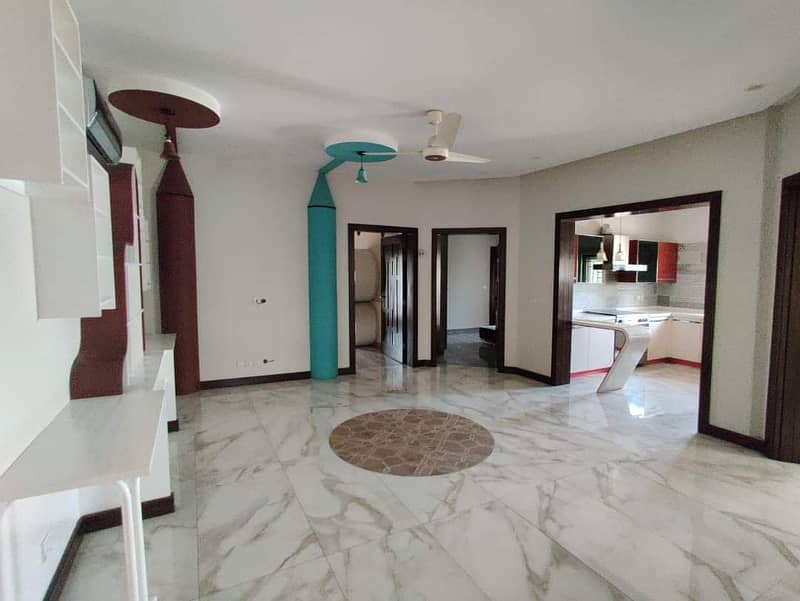 10 Marla Luxury Non Furnished House For Sale in Bahria Town Lahore 7