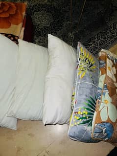 6 Peice Pillow Urgent Sale 0