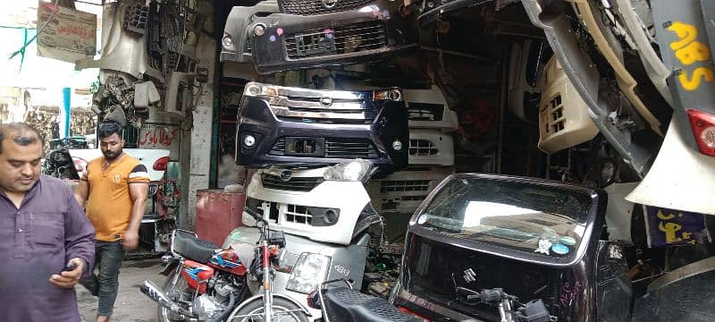 Nissan days k all parts available hai WhatsApp par message kar 17