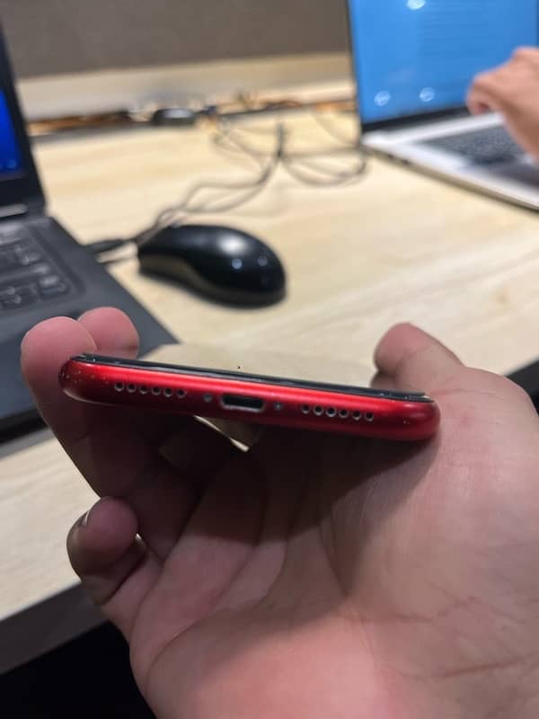 Iphone XR 64Gb Factory Unlock All ok (back crack) 4