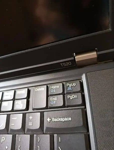 Lenovo t520 thinkpad with 8gb ram and 1gb graphics card 1