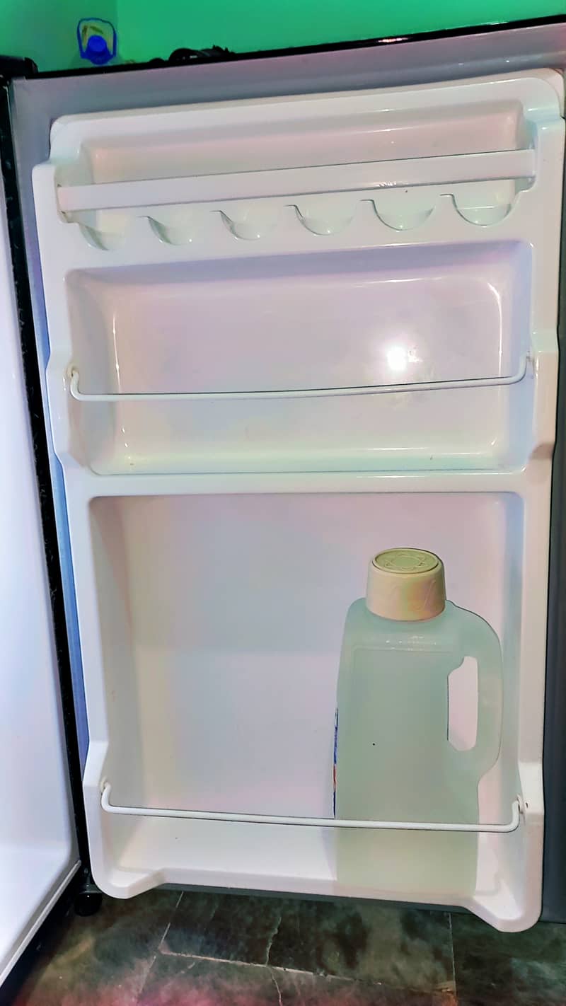 Room refrigerator 1