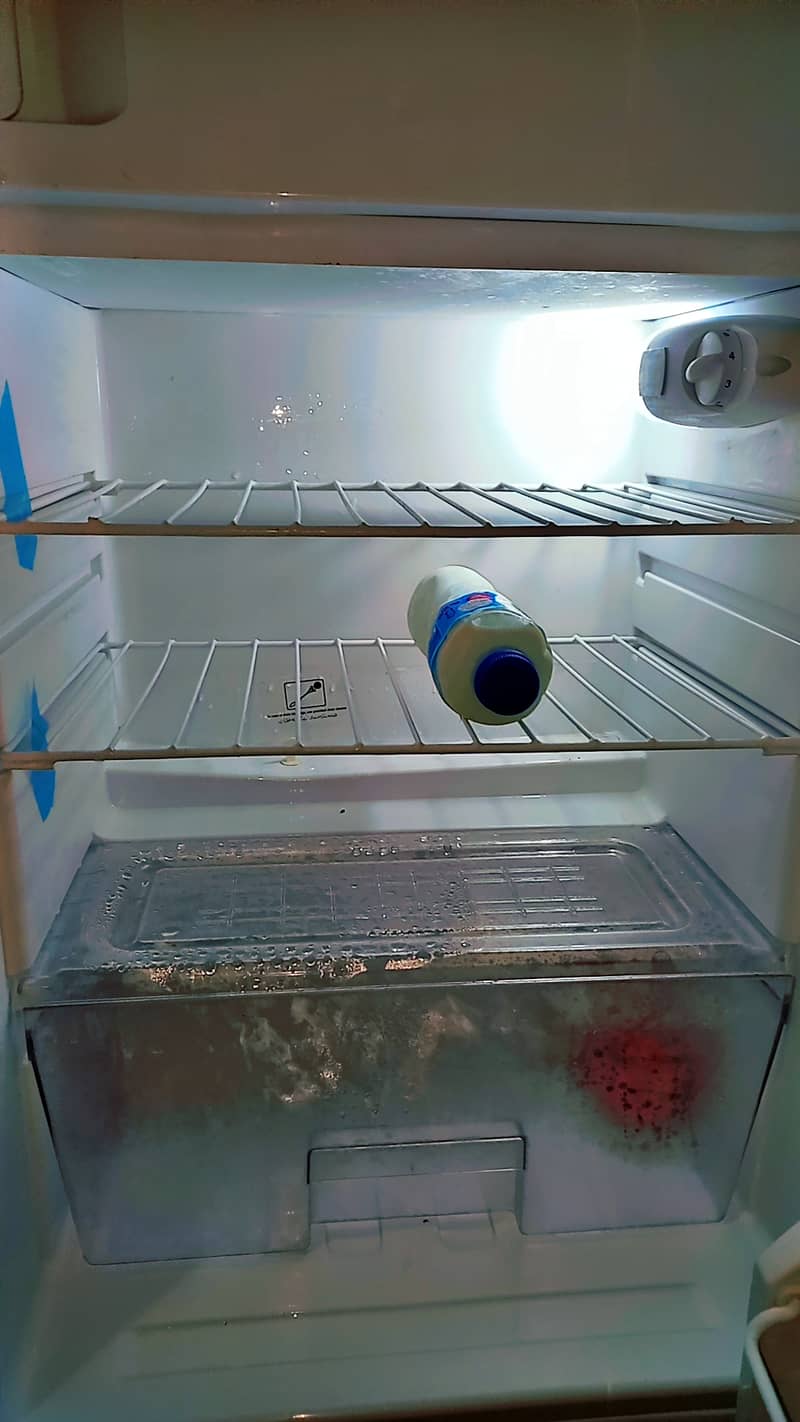 Room refrigerator 4