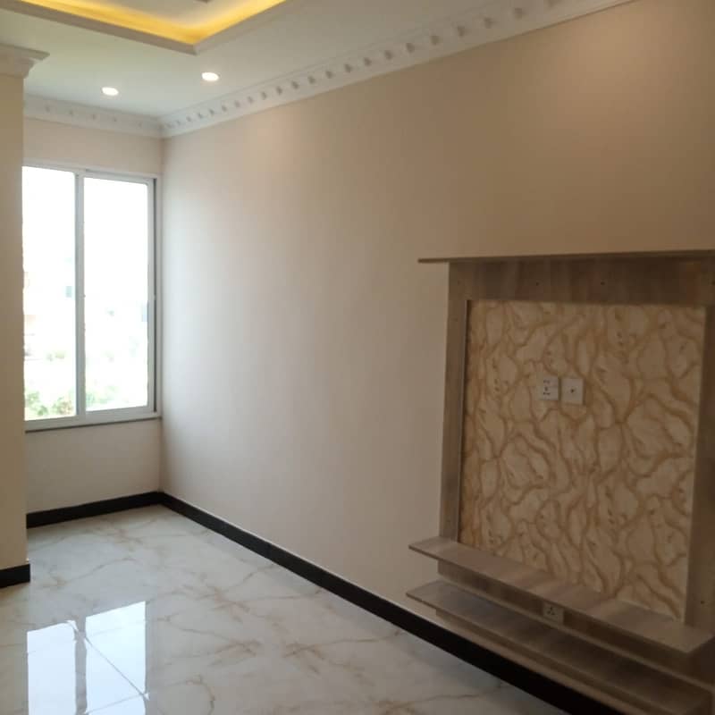 10 Marla Upper Floor For Rent 6