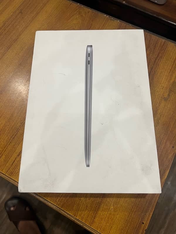 MacBook Air M1 (Mid 2020) 8