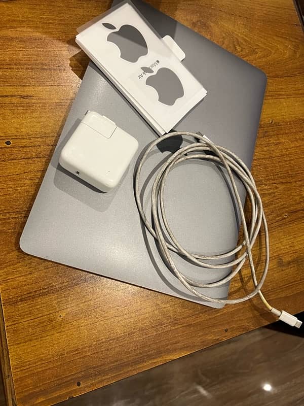 MacBook Air M1 (Mid 2020) 10