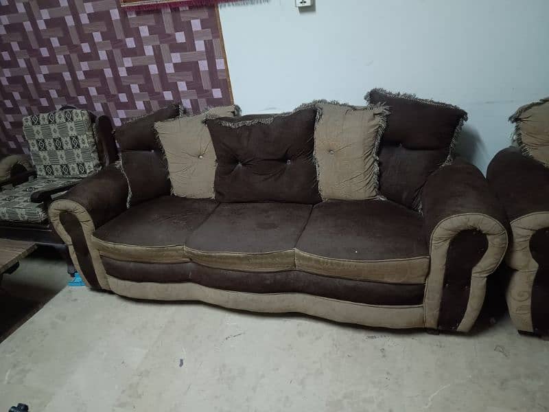 6 seater in good condition just in 12000 1