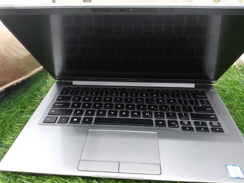 Dell Latitude 7400 1