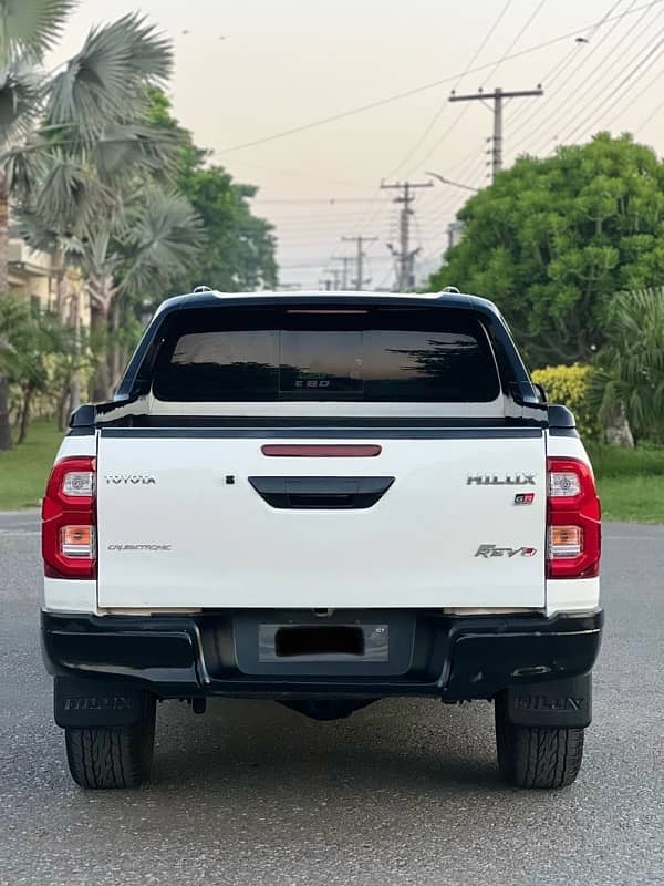 Toyota Hilux Revo V 2018 1