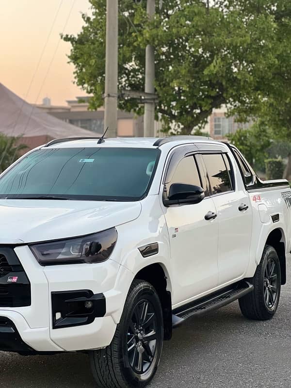 Toyota Hilux Revo V 2018 2