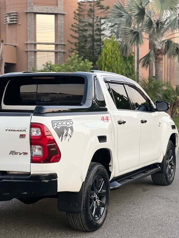 Toyota Hilux Revo V 2018 5