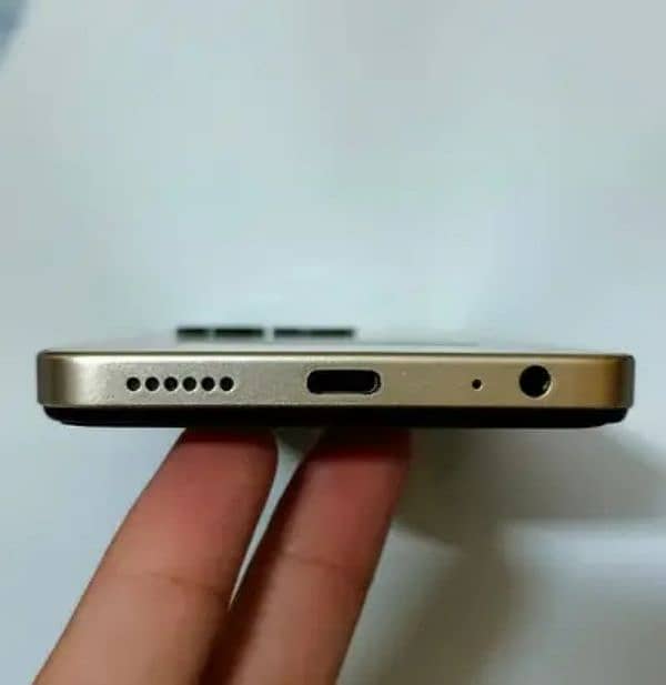 infinix smart 8.10 by 10 condition. with box and charger 5