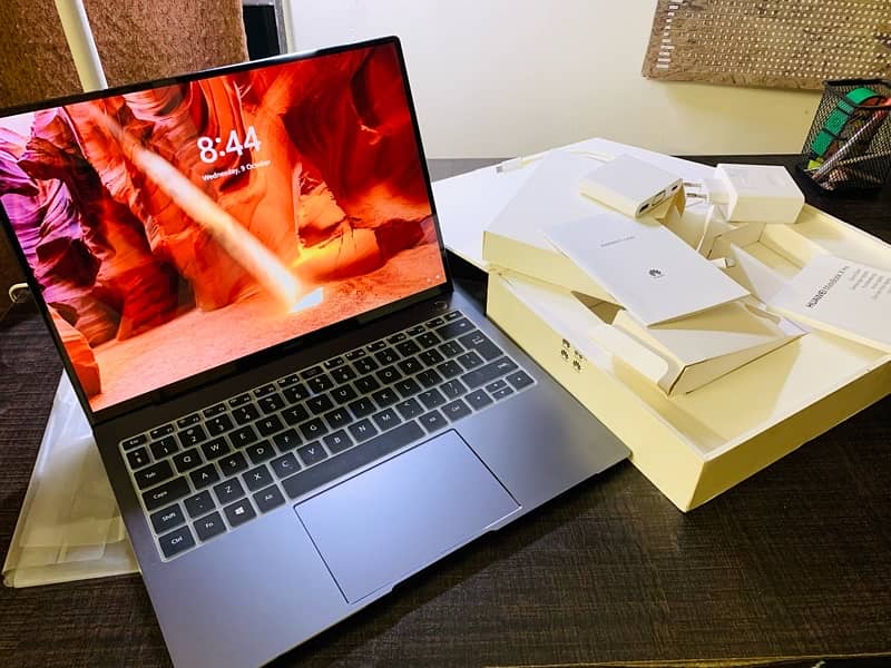 Huawei Matebook X Pro / Brand New / Whole Metal Body 0