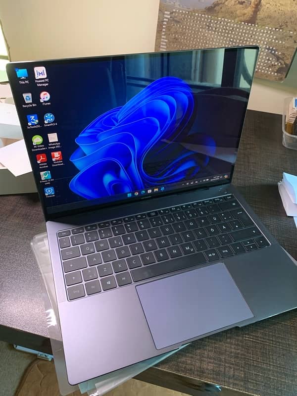 Huawei Matebook X Pro / Brand New / Whole Metal Body 2