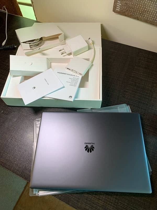 Huawei Matebook X Pro / Brand New / Whole Metal Body 3