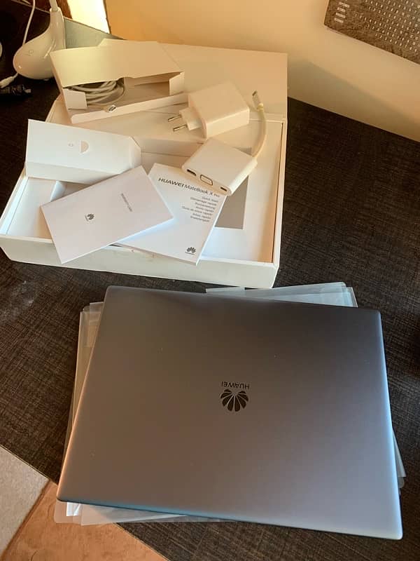 Huawei Matebook X Pro / Brand New / Whole Metal Body 7