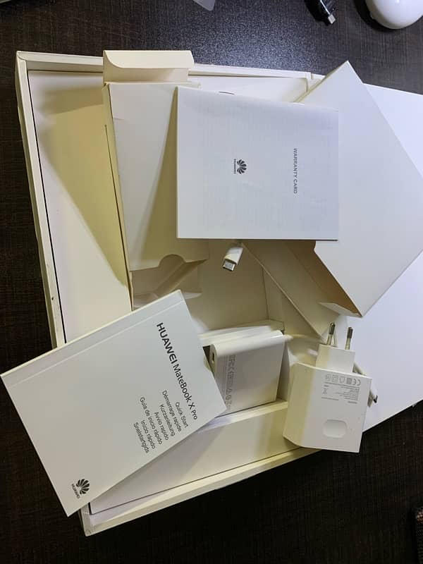 Huawei Matebook X Pro / Brand New / Whole Metal Body 9